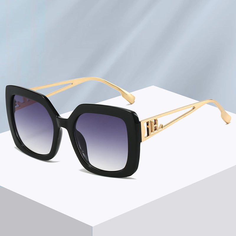 Rich Aunt Shades
